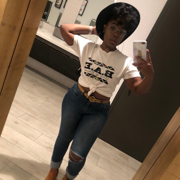 T-Shirt - Picture 3 of 7